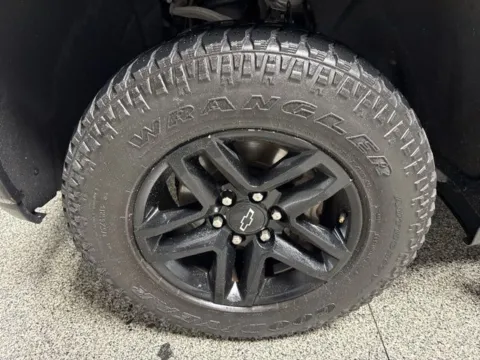 Another view of 2019 Chevrolet Silverado 1500 LT Trail Boss for sale in Mayfield, KY at Seay Motors