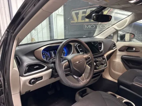 More photos of 2022 Chrysler Voyager LX at Seay Motors, KY