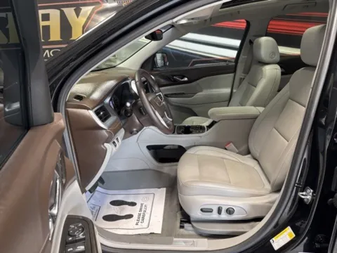 More photos of 2023 GMC Acadia SLT at Seay Motors, KY