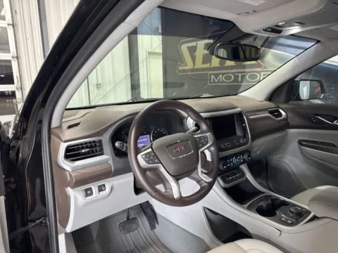More photos of 2023 GMC Acadia SLT at Seay Motors, KY