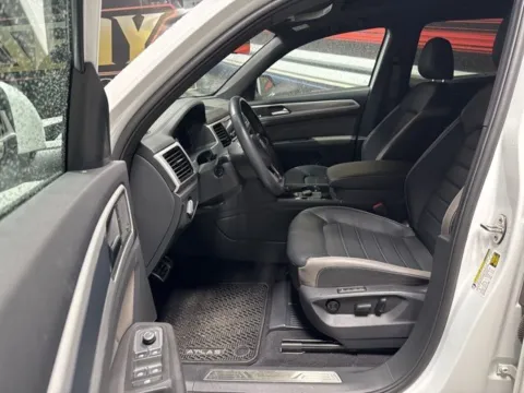 More photos of 2023 Volkswagen Atlas Cross Sport 3.6L V6 SEL Premium R-Line at Seay Motors, KY