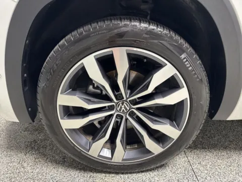 More photos of 2023 Volkswagen Atlas Cross Sport 3.6L V6 SEL Premium R-Line at Seay Motors, KY