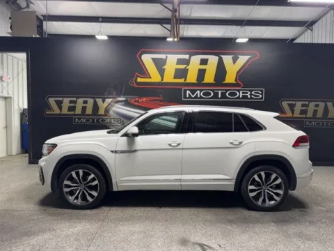 Photos of 2023 Volkswagen Atlas Cross Sport 3.6L V6 SEL Premium R-Line for sale in Mayfield, KY at Seay Motors