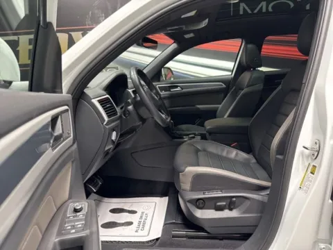More photos of 2023 Volkswagen Atlas Cross Sport 3.6L V6 SEL Premium R-Line at Seay Motors, KY