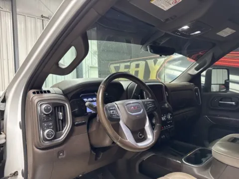 More photos of 2020 GMC Sierra 2500HD SLT at Seay Motors, KY