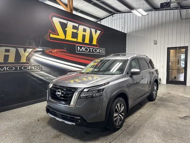 2024 Nissan Pathfinder SL 2WD's photo