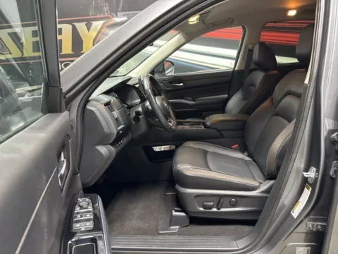 More photos of 2024 Nissan Pathfinder SL at Seay Motors, KY
