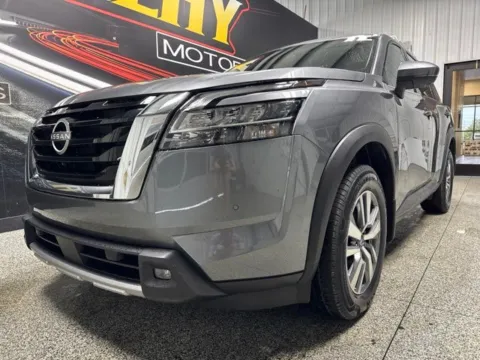 Photos of 2024 Nissan Pathfinder SL for sale in Mayfield, KY at Seay Motors