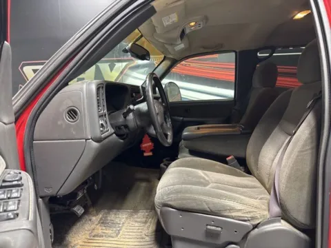 More photos of 2003 Chevrolet Silverado 3500 LS at Seay Motors, KY