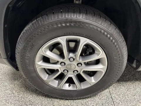 More photos of 2016 Jeep Grand Cherokee Limited at Seay Motors, KY