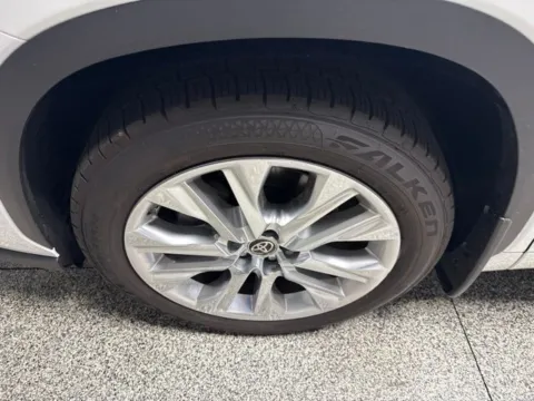 Another view of 2022 Toyota Highlander Hybrid Limited for sale in Mayfield, KY at Seay Motors