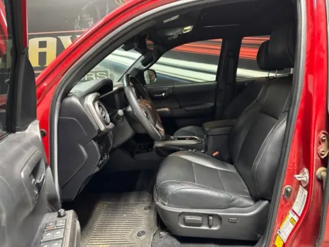 More photos of 2022 Toyota Tacoma Limited at Seay Motors, KY