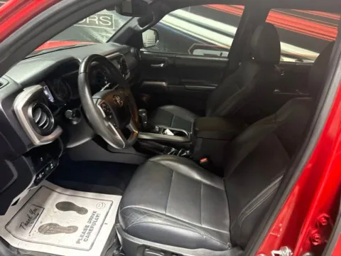 More photos of 2022 Toyota Tacoma Limited at Seay Motors, KY