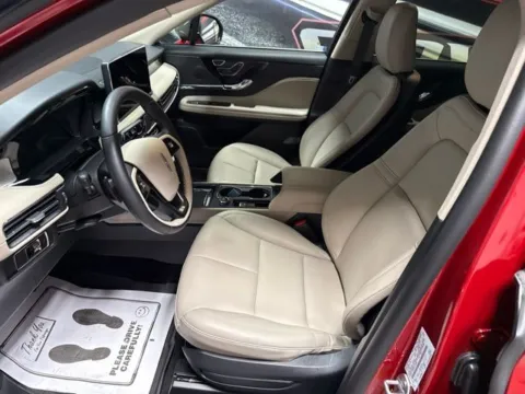 More photos of 2025 Lincoln Corsair Premiere at Seay Motors, KY