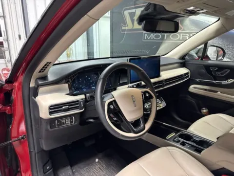 More photos of 2025 Lincoln Corsair Premiere at Seay Motors, KY
