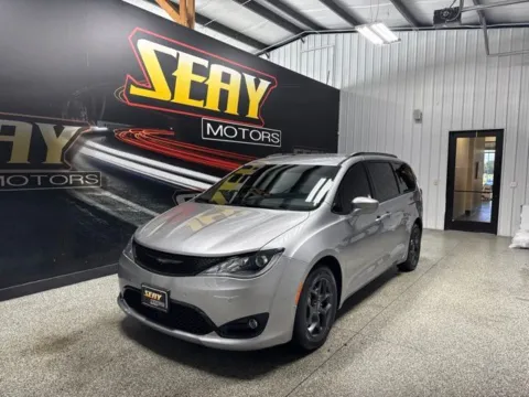 Silver 2018 Chrysler Pacifica Touring L Plus for sale in Mayfield, KY