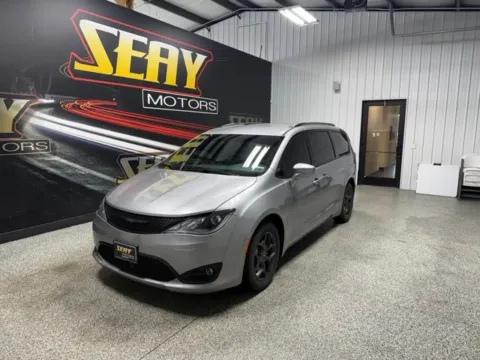 Silver 2018 Chrysler Pacifica Touring L Plus for sale in Mayfield, KY