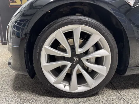 More photos of 2018 Tesla Model 3 Long Range FSD at Seay Motors, KY