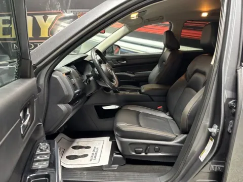 More photos of 2024 Nissan Pathfinder SL at Seay Motors, KY