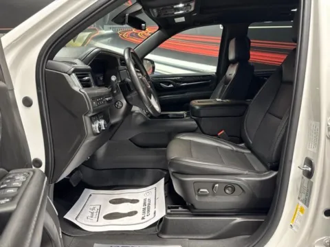 More photos of 2022 GMC Yukon XL Denali at Seay Motors, KY
