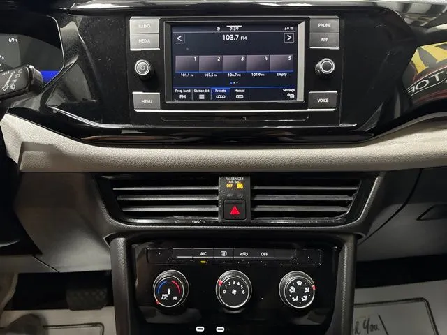 2024 Volkswagen Taos S - Photo 10
