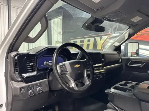More photos of 2025 Chevrolet Silverado 2500HD LT at Seay Motors, KY