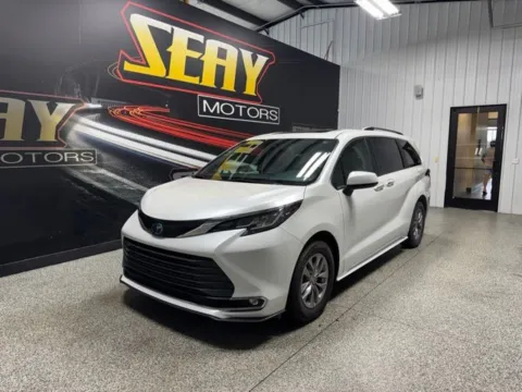 White 2022 Toyota Sienna XLE for sale in Mayfield, KY
