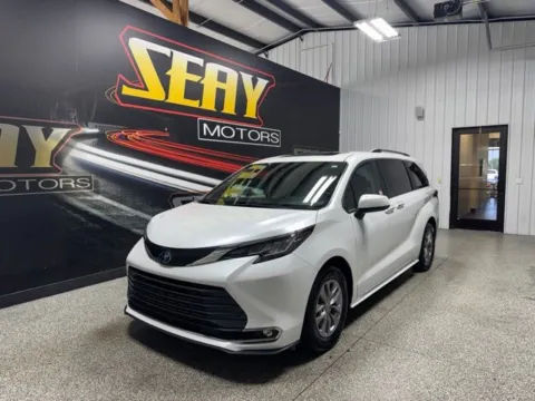White 2022 Toyota Sienna XLE for sale in Mayfield, KY