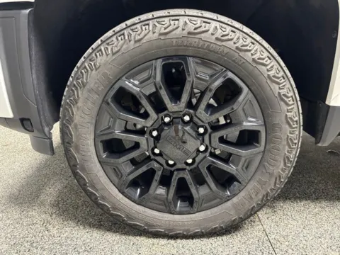 Another view of 2025 GMC Sierra 2500HD Denali Ultimate for sale in Mayfield, KY at Seay Motors