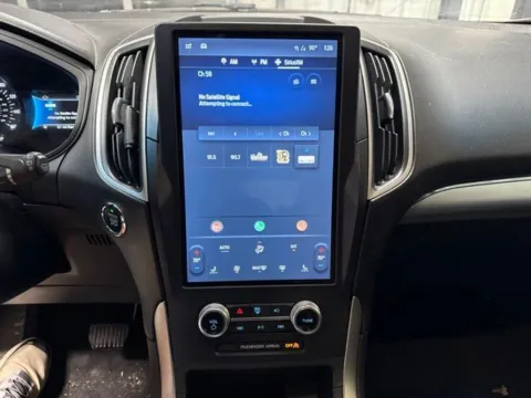 More photos of 2022 Ford Edge SEL at Seay Motors, KY