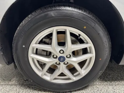 More photos of 2022 Ford Edge SEL at Seay Motors, KY