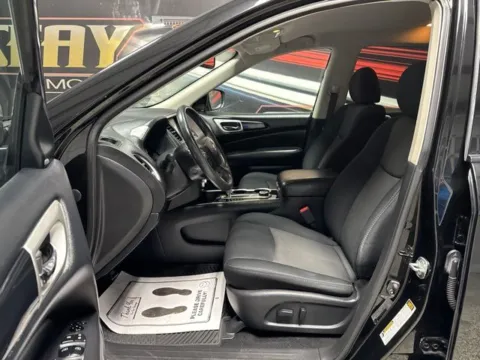More photos of 2019 Nissan Pathfinder SV at Seay Motors, KY