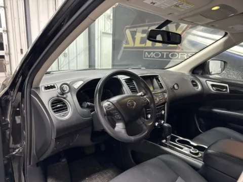 More photos of 2019 Nissan Pathfinder SV at Seay Motors, KY