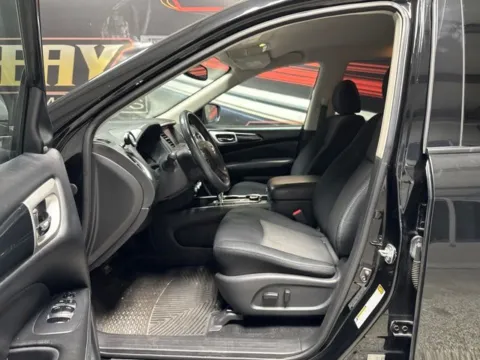 More photos of 2019 Nissan Pathfinder SV at Seay Motors, KY