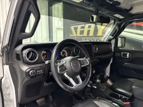 More photos of 2022 Jeep Gladiator Overland at Seay Motors, KY