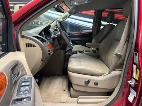 More photos of 2016 Chrysler Town & Country Touring at Seay Motors, KY