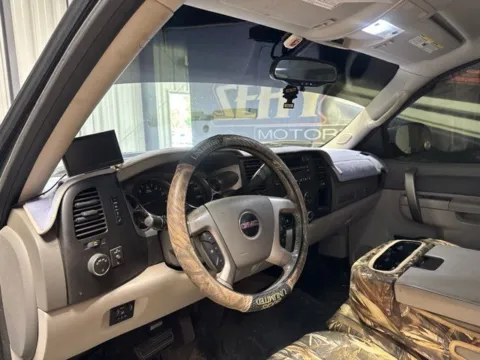 More photos of 2013 GMC Sierra 1500 SLE at Seay Motors, KY