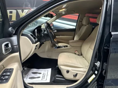 More photos of 2022 Jeep Grand Cherokee WK Laredo E at Seay Motors, KY
