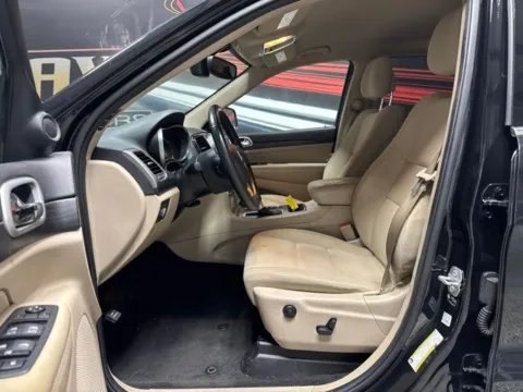 More photos of 2022 Jeep Grand Cherokee WK Laredo E at Seay Motors, KY