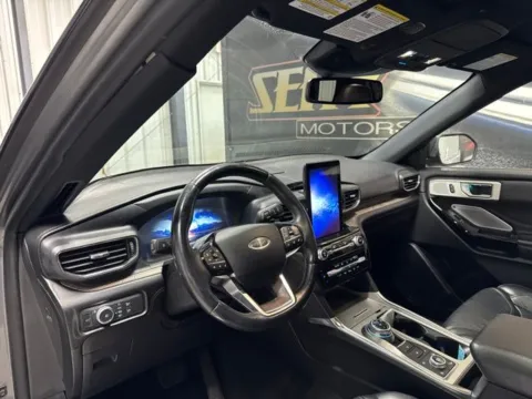 More photos of 2021 Ford Explorer Platinum at Seay Motors, KY