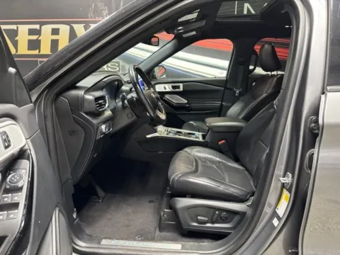 More photos of 2021 Ford Explorer Platinum at Seay Motors, KY