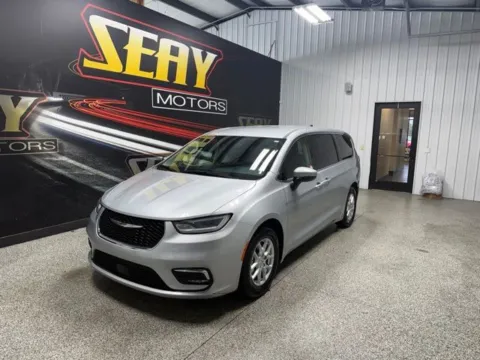 Silver 2023 Chrysler Pacifica Touring L for sale in Mayfield, KY