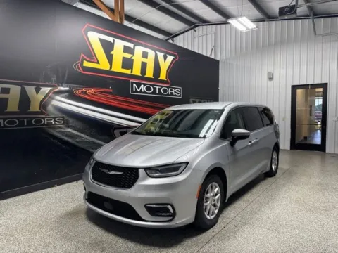Silver 2023 Chrysler Pacifica Touring L for sale in Mayfield, KY