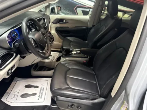More photos of 2023 Chrysler Pacifica Touring L at Seay Motors, KY