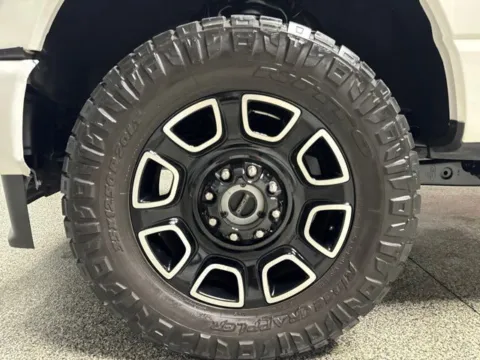 More photos of 2025 Ford F-350SD Platinum at Seay Motors, KY