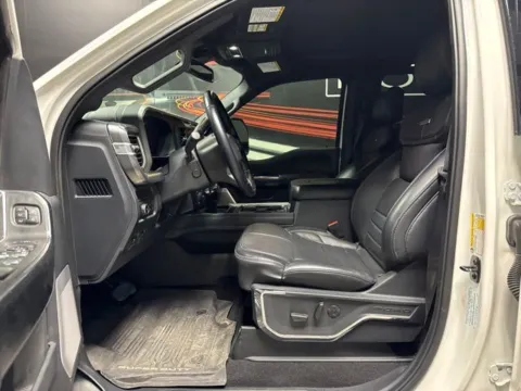 More photos of 2025 Ford F-350SD Platinum at Seay Motors, KY