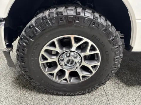 More photos of 2022 Ford F-250SD Lariat at Seay Motors, KY