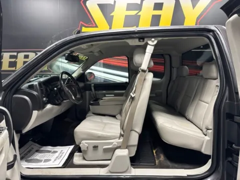 More photos of 2010 Chevrolet Silverado 1500 LT at Seay Motors, KY