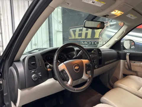 More photos of 2010 Chevrolet Silverado 1500 LT at Seay Motors, KY