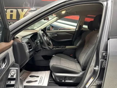 More photos of 2023 Nissan Rogue SV at Seay Motors, KY